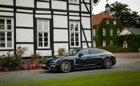 2021 Porsche Panamera Turbo S Executive (Color: Night Blue Metallic) Front Three-Quarter Wallpapers 450x275 (15)