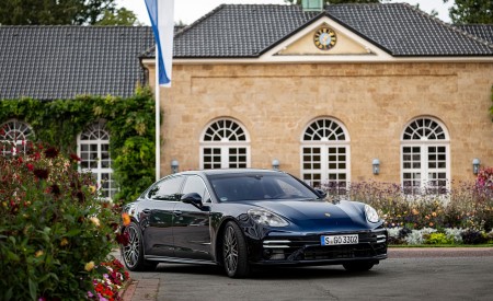 2021 Porsche Panamera Turbo S Executive (Color: Night Blue Metallic) Front Three-Quarter Wallpapers 450x275 (16)