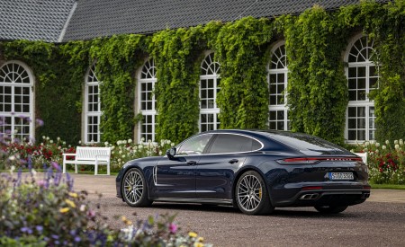2021 Porsche Panamera Turbo S Executive (Color: Night Blue Metallic) Rear Three-Quarter Wallpapers 450x275 (18)