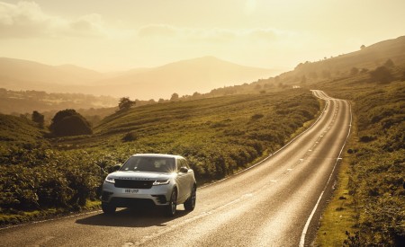2021 Range Rover Velar P400e Plug-In Hybrid Front Three-Quarter Wallpapers 450x275 (8)