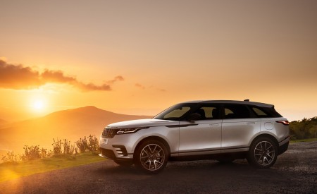 2021 Range Rover Velar P400e Plug-In Hybrid Front Three-Quarter Wallpapers 450x275 (13)