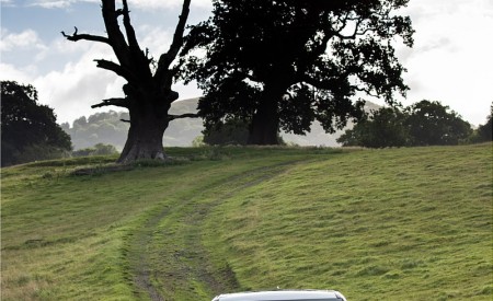 2021 Range Rover Velar P400e Plug-In Hybrid Front Wallpapers 450x275 (4)