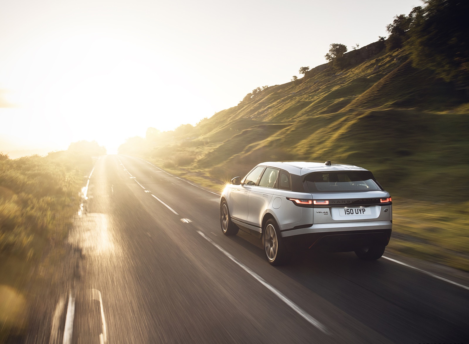 2021 Range Rover Velar P400e Plug-In Hybrid Rear Three-Quarter Wallpapers (12)