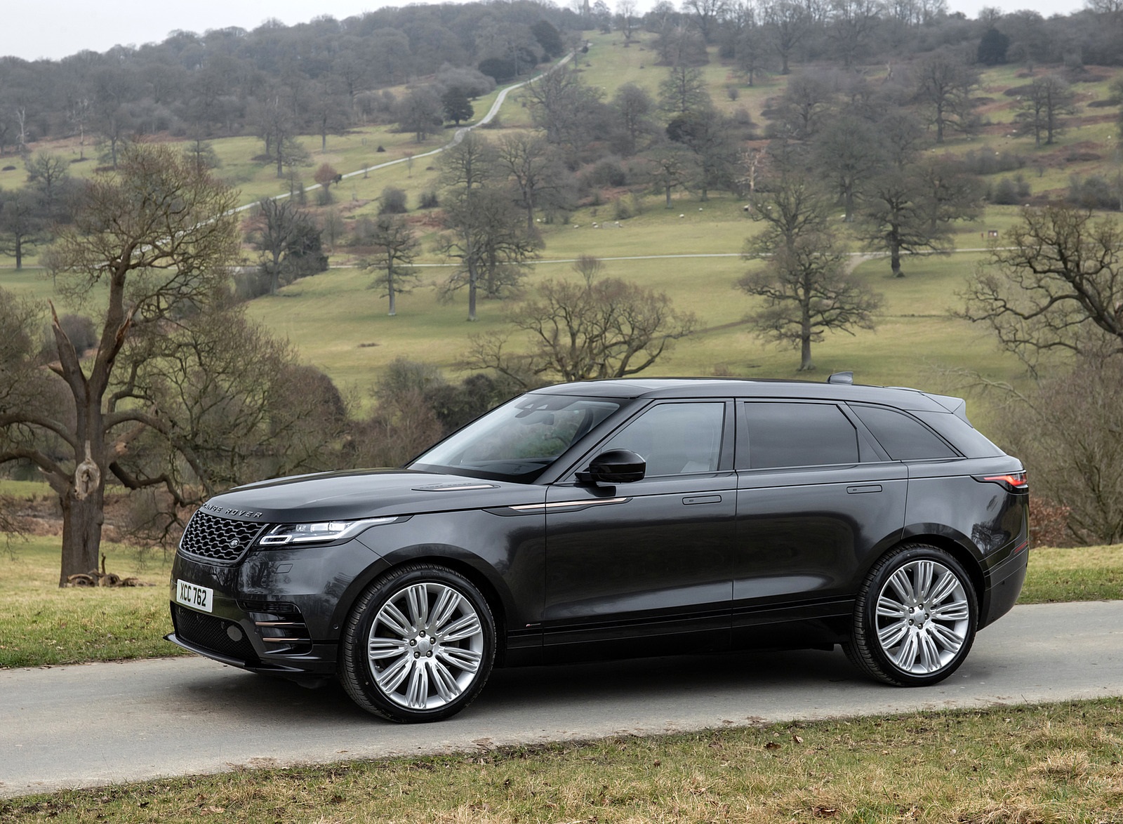 2021 Range Rover Velar d300 SE R-Dynamic MHEV Front Three-Quarter Wallpapers (15)