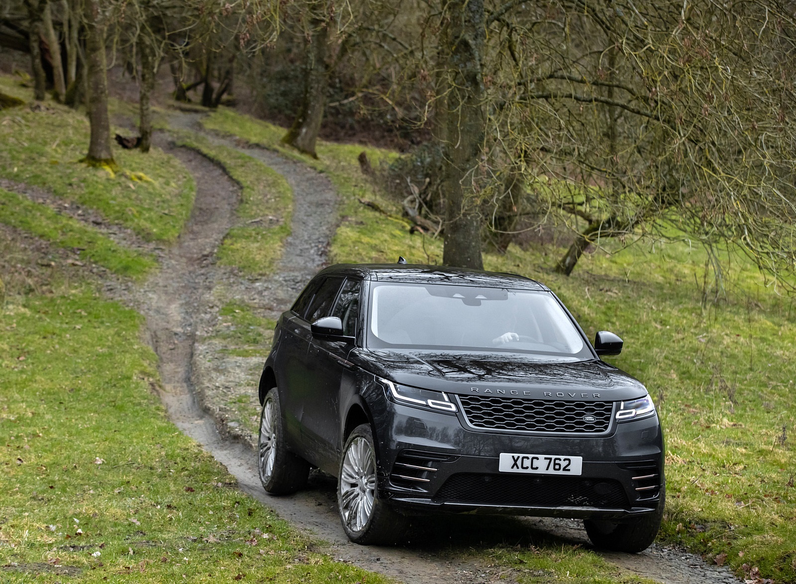 2021 Range Rover Velar d300 SE R-Dynamic MHEV Front Wallpapers (12)