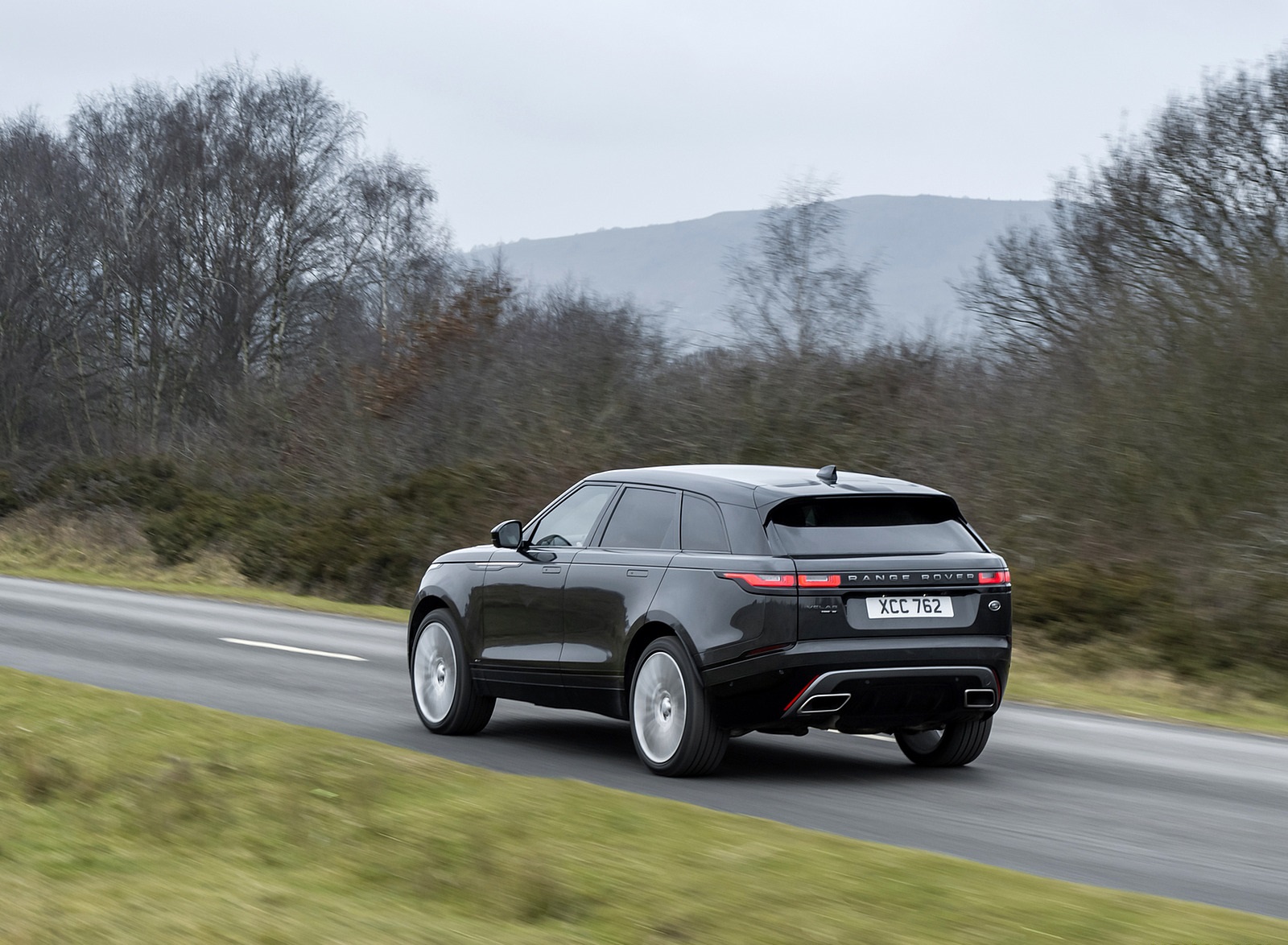2021 Range Rover Velar D300 MHEV R-Dynamic SE Rear Three-Quarter Wallpapers (6)