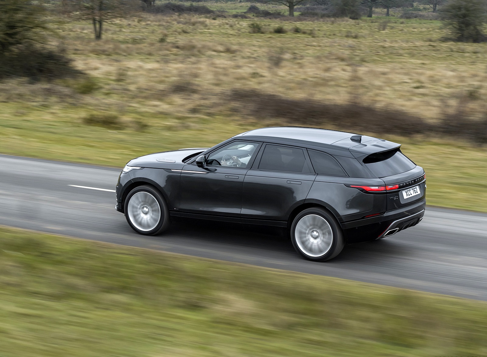 2021 Range Rover Velar D300 MHEV R-Dynamic SE Rear Three-Quarter Wallpapers (2)