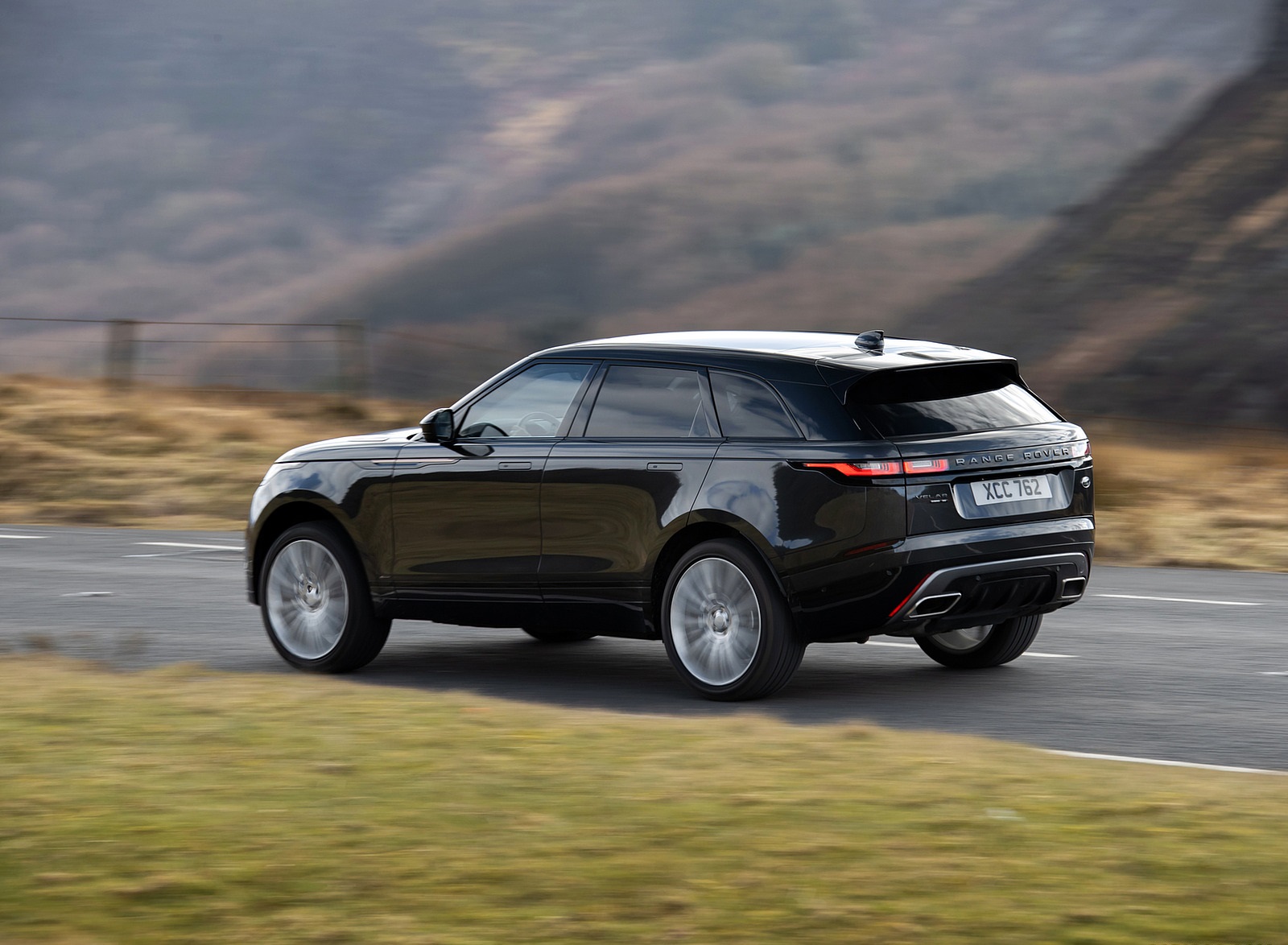 2021 Range Rover Velar D300 MHEV R-Dynamic SE Rear Three-Quarter Wallpapers (3)