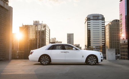 2021 Rolls-Royce Ghost Side Wallpapers 450x275 (37)