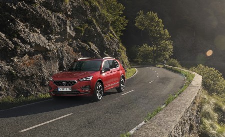 2021 SEAT Tarraco FR Front Three-Quarter Wallpapers 450x275 (9)