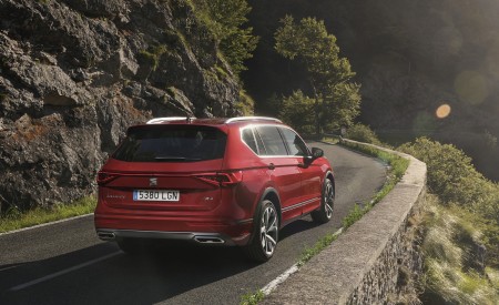 2021 SEAT Tarraco FR Rear Three-Quarter Wallpapers 450x275 (10)