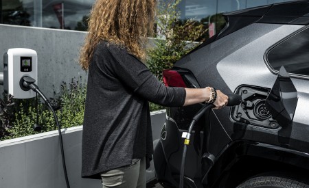 2021 Toyota RAV4 Plug-In Hybrid (Euro-Spec) Charging Wallpapers 450x275 (95)