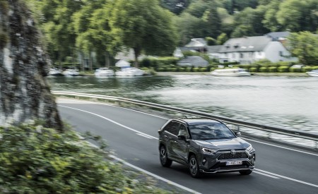 2021 Toyota RAV4 Plug-In Hybrid (Euro-Spec) Front Three-Quarter Wallpapers 450x275 (36)