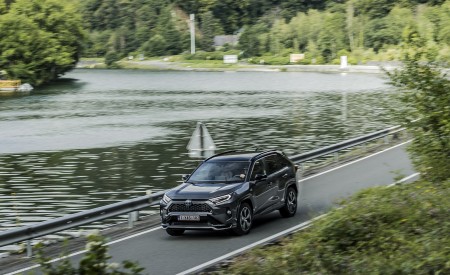 2021 Toyota RAV4 Plug-In Hybrid (Euro-Spec) Front Three-Quarter Wallpapers  450x275 (37)