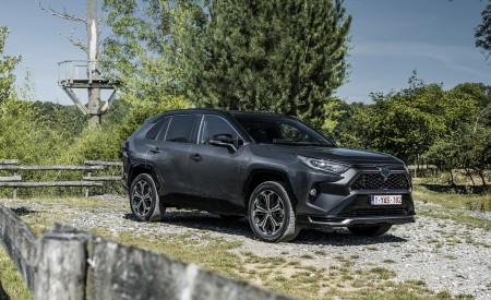 2021 Toyota RAV4 Plug-In Hybrid (Euro-Spec) Front Three-Quarter Wallpapers 450x275 (62)