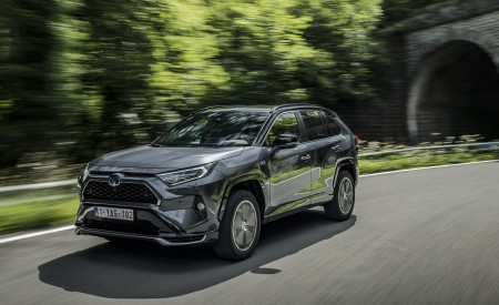 2021 Toyota RAV4 Plug-In Hybrid (Euro-Spec) Front Three-Quarter Wallpapers 450x275 (6)