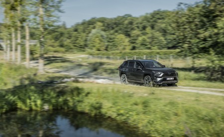 2021 Toyota RAV4 Plug-In Hybrid (Euro-Spec) Front Three-Quarter Wallpapers 450x275 (52)