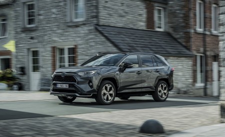 2021 Toyota RAV4 Plug-In Hybrid (Euro-Spec) Front Three-Quarter Wallpapers 450x275 (46)