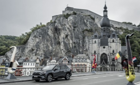 2021 Toyota RAV4 Plug-In Hybrid (Euro-Spec) Front Wallpapers 450x275 (47)