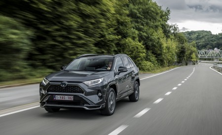 2021 Toyota RAV4 Plug-In Hybrid (Euro-Spec) Front Wallpapers 450x275 (39)