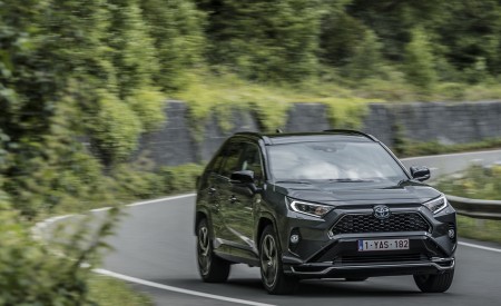 2021 Toyota RAV4 Plug-In Hybrid (Euro-Spec) Front Wallpapers 450x275 (26)