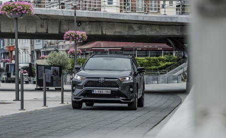 2021 Toyota RAV4 Plug-In Hybrid (Euro-Spec) Front Wallpapers 450x275 (48)
