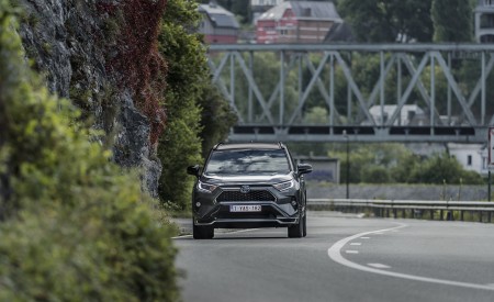 2021 Toyota RAV4 Plug-In Hybrid (Euro-Spec) Front Wallpapers 450x275 (41)
