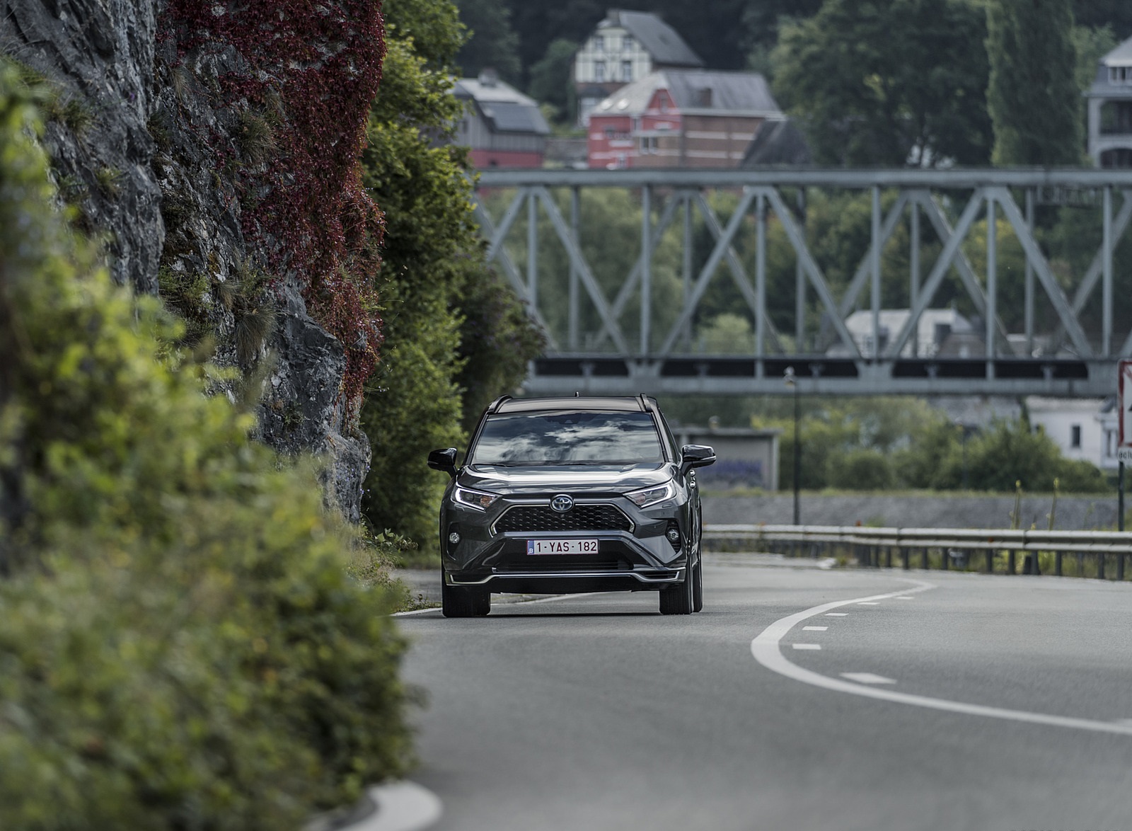 2021 Toyota RAV4 Plug-In Hybrid (Euro-Spec) Front Wallpapers #41 of 133