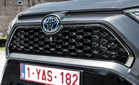 2021 Toyota RAV4 Plug-In Hybrid (Euro-Spec) Grill Wallpapers 450x275 (74)