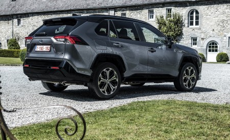 2021 Toyota RAV4 Plug-In Hybrid (Euro-Spec) Rear Three-Quarter Wallpapers 450x275 (66)