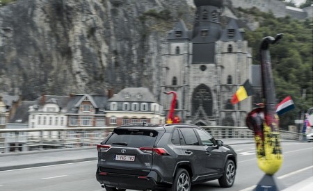 2021 Toyota RAV4 Plug-In Hybrid (Euro-Spec) Rear Three-Quarter Wallpapers 450x275 (49)