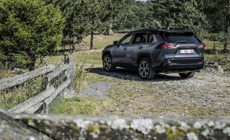 2021 Toyota RAV4 Plug-In Hybrid (Euro-Spec) Rear Three-Quarter Wallpapers 450x275 (67)
