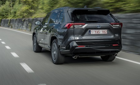 2021 Toyota RAV4 Plug-In Hybrid (Euro-Spec) Rear Three-Quarter Wallpapers 450x275 (32)