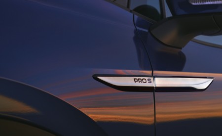 2021 Volkswagen ID.4 Pro S (US-Spec) Detail Wallpapers 450x275 (25)