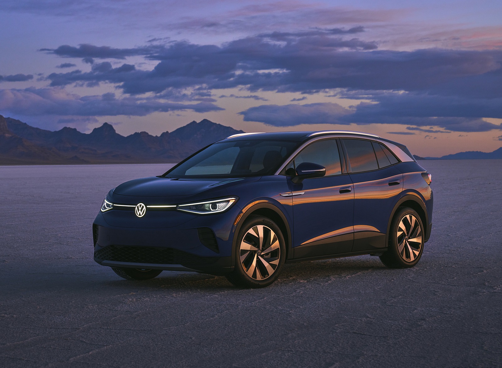 2021 Volkswagen ID.4 Pro S (US-Spec) Front Three-Quarter Wallpapers  (12)