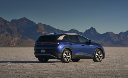 2021 Volkswagen ID.4 Pro S (US-Spec) Rear Three-Quarter Wallpapers 450x275 (18)