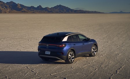 2021 Volkswagen ID.4 Pro S (US-Spec) Rear Three-Quarter Wallpapers 450x275 (19)