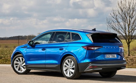2021 Škoda ENYAQ iV Rear Three-Quarter Wallpapers  450x275 (13)