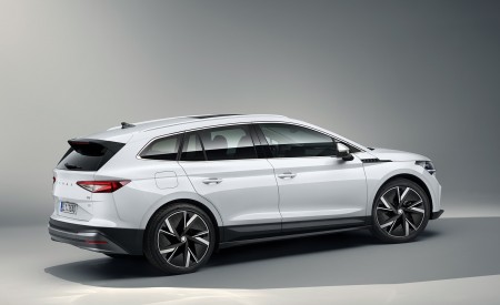 2021 Škoda ENYAQ iV Rear Three-Quarter Wallpapers 450x275 (88)