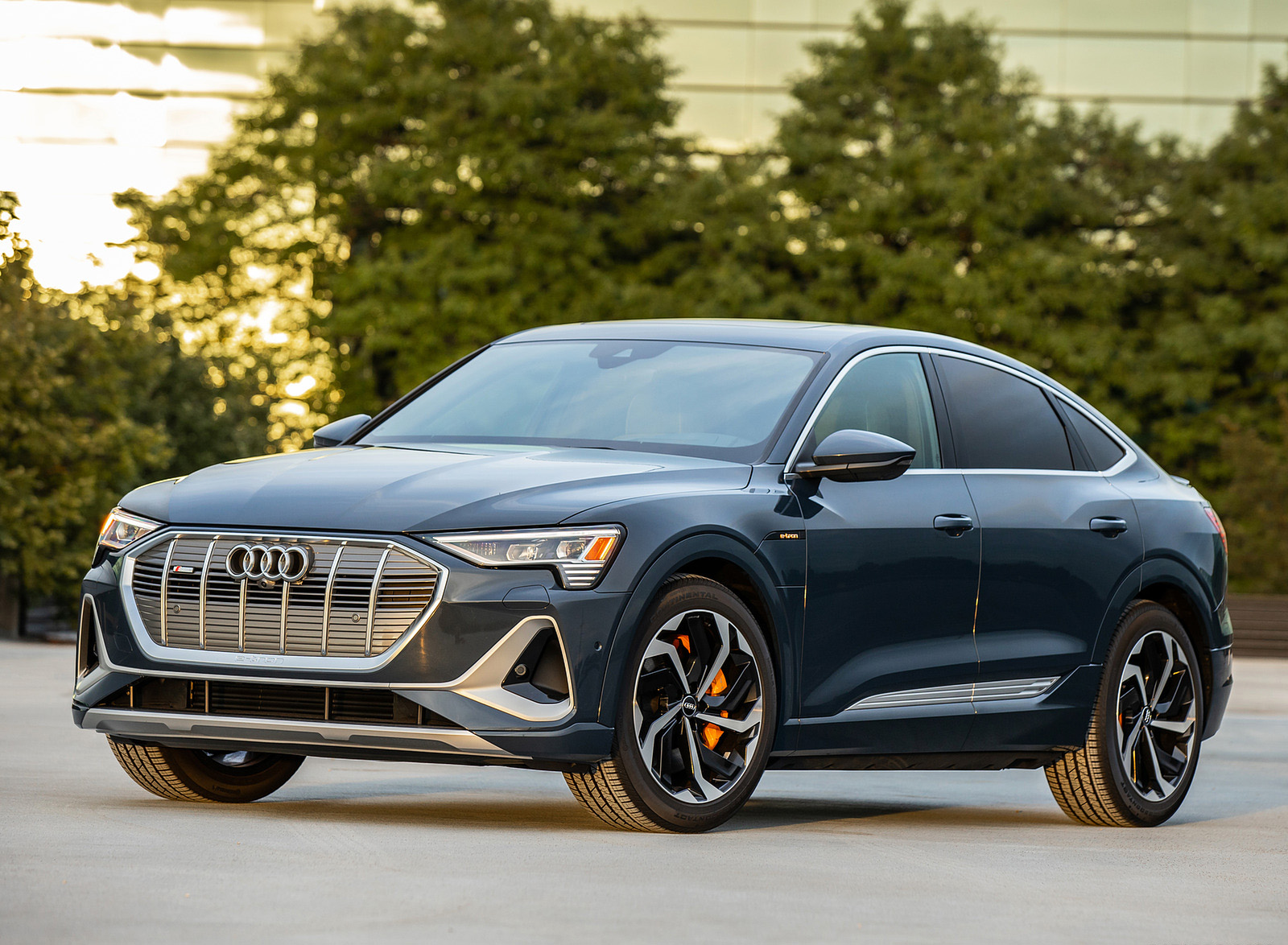 2020 Audi e-tron Sportback S-Line (US-Spec) Front Three-Quarter Wallpapers #17 of 64