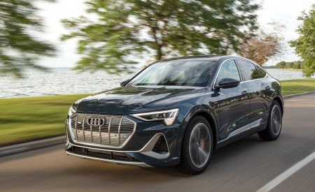 2020 Audi e-tron Sportback S-Line (US-Spec) Front Three-Quarter Wallpapers 450x275 (4)