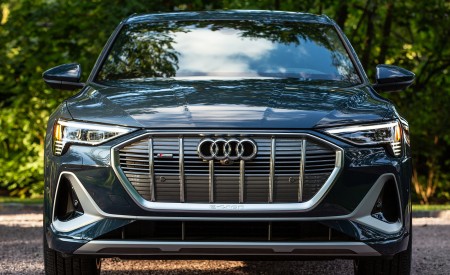 2020 Audi e-tron Sportback S-Line (US-Spec) Front Wallpapers 450x275 (20)