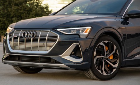 2020 Audi e-tron Sportback S-Line (US-Spec) Front Wallpapers 450x275 (25)