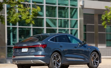 2020 Audi e-tron Sportback S-Line (US-Spec) Rear Three-Quarter Wallpapers 450x275 (6)