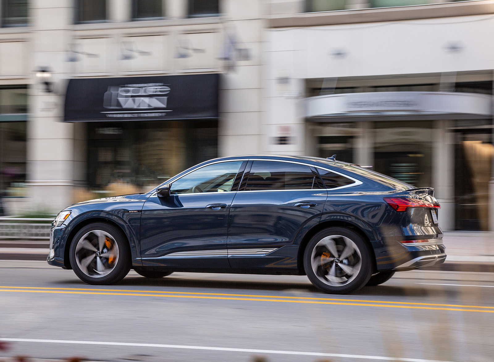 2020 Audi e-tron Sportback S-Line (US-Spec) Side Wallpapers (10)