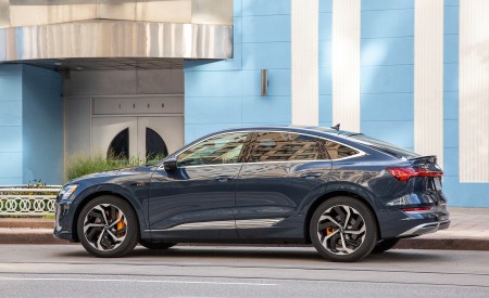 2020 Audi e-tron Sportback S-Line (US-Spec) Side Wallpapers 450x275 (13)
