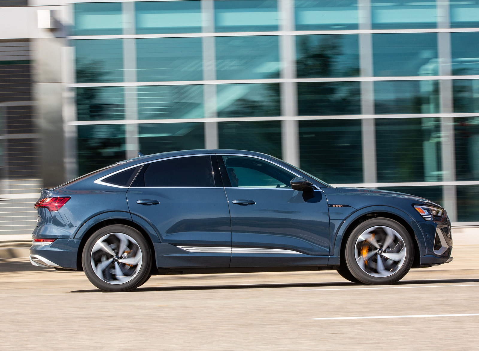 2020 Audi e-tron Sportback S-Line (US-Spec) Side Wallpapers (7)