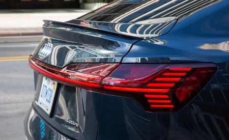 2020 Audi e-tron Sportback S-Line (US-Spec) Tail Light Wallpapers 450x275 (45)