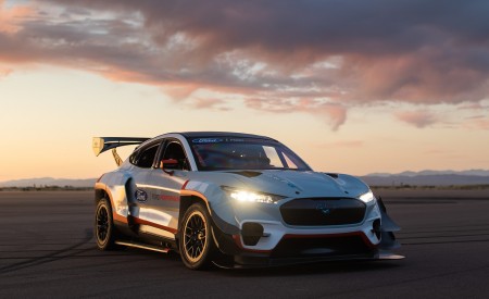 2020 Ford Mustang Mach-E 1400 Concept Front Three-Quarter Wallpapers 450x275 (25)