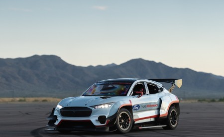 2020 Ford Mustang Mach-E 1400 Concept Front Three-Quarter Wallpapers 450x275 (24)